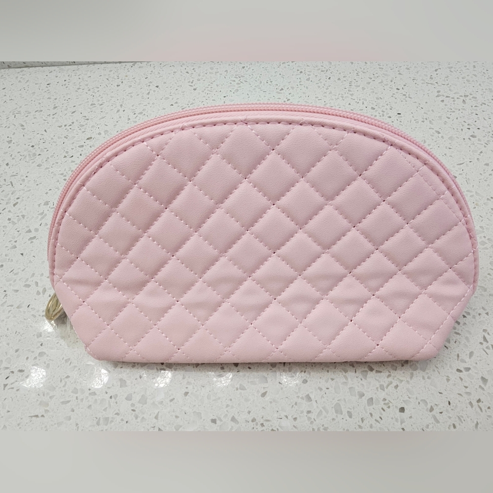 Elizabeth Grant Quilted Makeup Case